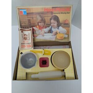 Vintage 1979 Tupperware Mini Mix It Children’s Mixing Set Toy with Box Cookbook